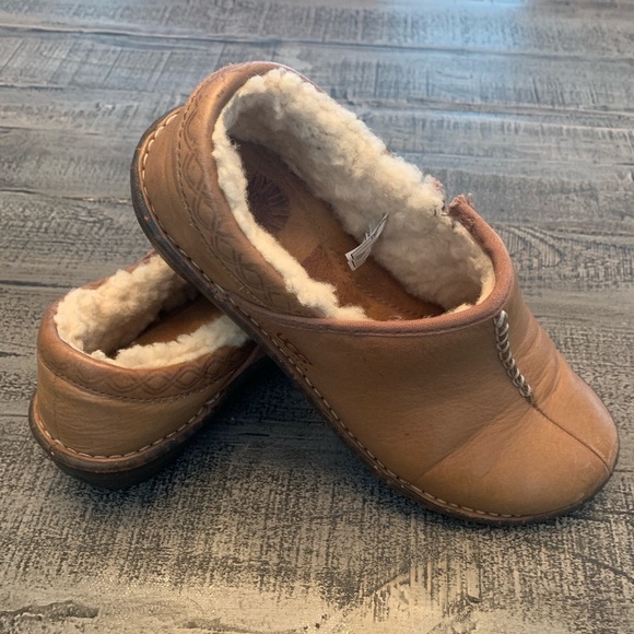 UGGS Women’s Betty 1928 Tan Shearling Slip On Clogs size 7, Sheepskin Lined, EUC - Picture 2 of 6